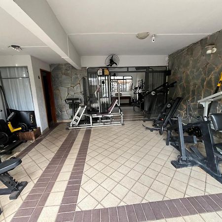 Casa Quintal Bueno! 5 Quartos Com Ar Split E Internet Ultra! Perto Do Melhor De Goiania! Marista Parques Areiao E Vaca Brava Hospital Premium Mater Dei Blue Fit Perdomo Goiania Shopping! Exterior foto