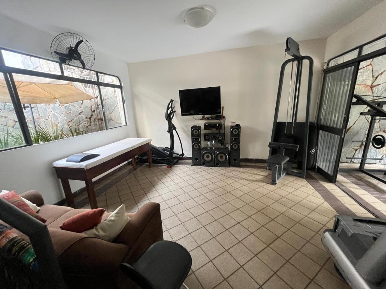 Casa Quintal Bueno! 5 Quartos Com Ar Split E Internet Ultra! Perto Do Melhor De Goiania! Marista Parques Areiao E Vaca Brava Hospital Premium Mater Dei Blue Fit Perdomo Goiania Shopping! Exterior foto